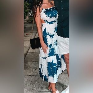 White midi dress with blue flowers XS